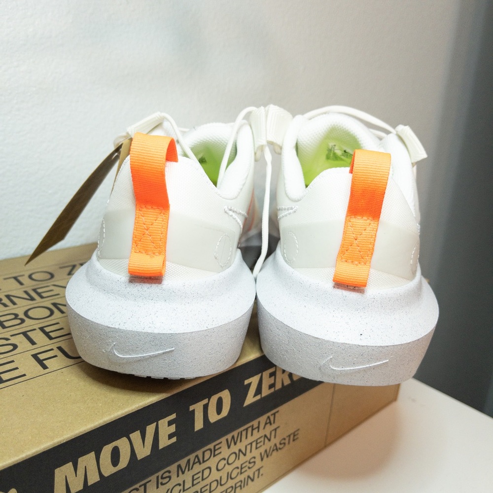 BNWB YOUTH SIZE NIKES - Picture 4 of 7